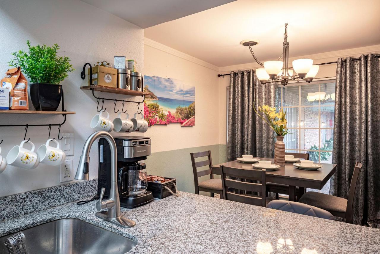 Lovely Comfort Uptown Condo For Houston Trip. Bagian luar foto